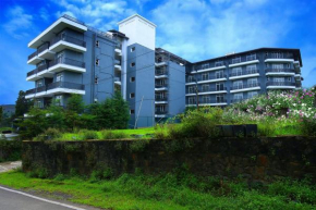 Lakeview luxury apartment
